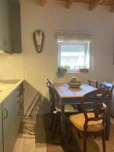 Η κουζίνα ή μικρή κουζίνα στο Cozy & Charming Apartment in Estrela