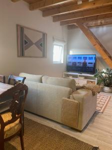 Χώρος καθιστικού στο Cozy & Charming Apartment in Estrela