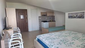 a small bedroom with a bed and a kitchen at Vila Stefan in Star Dojran