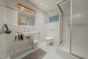 Ένα μπάνιο στο Ferienwohnung Barbara Salzgeber