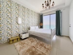 Ένα ή περισσότερα κρεβάτια σε δωμάτιο στο Stunning Seaview 1BR Apartment in Pacific, Al Marjan Island +19 φωτογραφίες