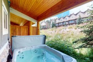 Φωτογραφία από το άλμπουμ του Cedar Lodge Escape at Whitetail townhomes σε Big White