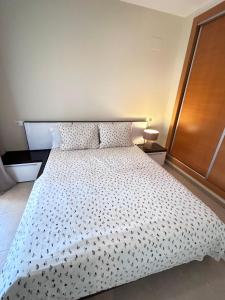 Postel nebo postele na pokoji v ubytování Denia Nature Apartment