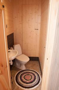 Koupelna v ubytování Karujärve Camping