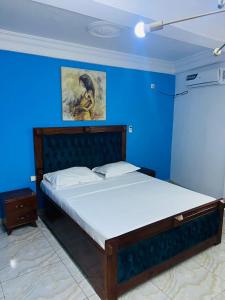 Una cama o camas en una habitación de résidence o-calme 63 fotos más