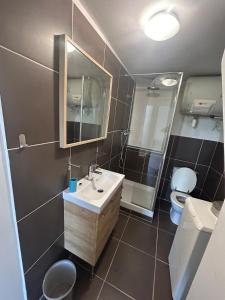 Ένα μπάνιο στο Appartement T2 entier Auriol