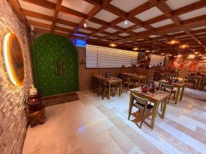 Εστιατόριο ή άλλο μέρος για φαγητό στο Ikonic Hotel - Bhushi Dam Lonavala