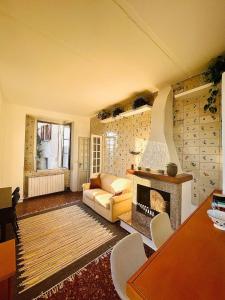 Posezení v ubytování Unique house in the ancient monastery of Eremo di San Donato