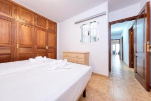 Katil atau katil-katil dalam bilik di Apartamento El Charcon A