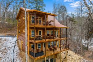a large wooden house in the woods at Splash-N-Moose Lodge by American Patriot Getaways in Cartertown