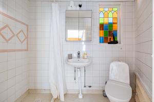 Ένα μπάνιο στο Central located apartment in middle of Visby