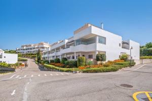 an empty street in front of a white building at Casa del Color - Alcaidesa in San Roque