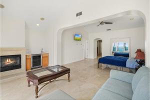 Χώρος καθιστικού στο Oceanfront Bliss on Pacific Coast Highway