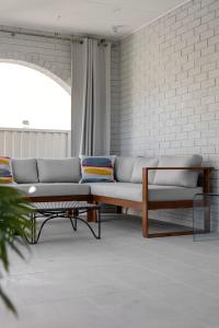 Afbeelding uit fotogalerij van Waterfront Bliss Stunning Views with Kayaks in Budgewoi