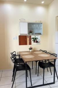 a dining room with a table and chairs at Apartamento COP 30 in Ananindeua