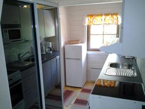 Dapur atau dapur kecil di Convenient Apartment for 6 with Sauna