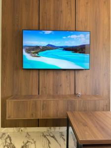 a living room with a tv on a wooden wall at Residence Plaza de Toros in Tangier