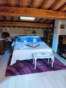 Ένα ή περισσότερα κρεβάτια σε δωμάτιο στο Luminoso loft a Borgo San Lorenzo zona stazione