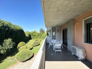 a balcony of a house with a table and chairs at Casa delle Rondini in Vicenza