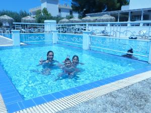 Bazén v ubytování Blue Nest Hotel nebo v jeho okolí