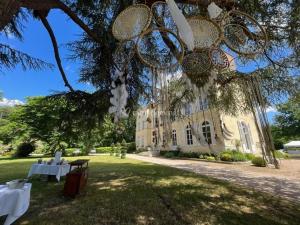 Gallery image of Chateau de CHICAMOUR in Sury-aux-Bois +29 photos