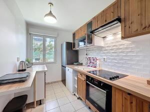 Kuchyň nebo kuchyňský kout v ubytování Apt 5p standing - Paris Cergy pontoise
