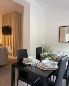 Μια τηλεόραση ή/και κέντρο ψυχαγωγίας στο Spacious Bungalow in St Helens, Free Parking, 1min to Carr Mill Dam