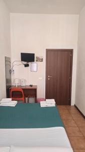 TV a/nebo společenská místnost v ubytování Meltin' Rome Guest House
