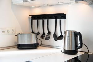 Dapur atau dapur kecil di Rob's Suite - Zentrale Design-Suite am Opernplatz, 2 Zimmer, 2 Bäder und Top-Ausstattung