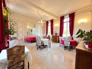 Gallery image of Chateau de CHICAMOUR in Sury-aux-Bois