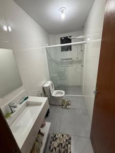 Un baño de Apartamento pântano do Sul