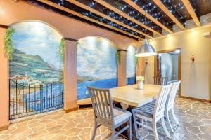 Φωτογραφία από το άλμπουμ του Italian-Styled Home with Lake Views and Private Pool σε Belton