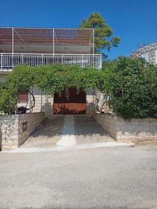 En have udenfor Apartman Arijeta Korčula