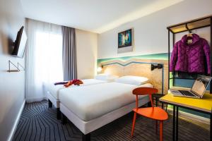 Postel nebo postele na pokoji v ubytování ibis Styles Paris Nation Porte De Montreuil