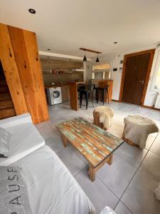 Кухня или мини-кухня в La Pampita en Villa Arelaquen Casa M14
 +3 фотографии