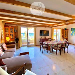 โทรทัศน์และ/หรือระบบความบันเทิงของ Exceptionnelle vue mer Appartement 8 personnes