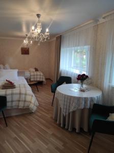 Katil atau katil-katil dalam bilik di Apartmenti Ezerkrasti