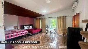 Ruang duduk di Lanta Dareen Garden Home
