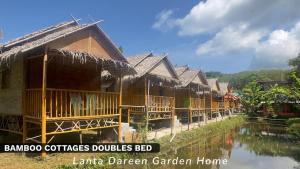 Bangunan di mana terletaknya rumah tamu ini