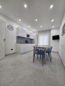 a kitchen with a table and chairs in a room at Celeste Casa Vacanze in Pompei