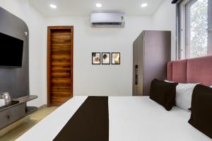 Ένα ή περισσότερα κρεβάτια σε δωμάτιο στο Hotel O Sukun Villa +21 φωτογραφίες