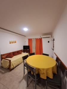 Ένα ή περισσότερα κρεβάτια σε δωμάτιο στο Departamento Costa Azul +19 φωτογραφίες