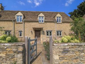 Το κτήριο όπου στεγάζεται  η παραθεριστική κατοικία