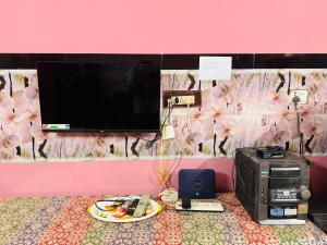 TV a/nebo společenská místnost v ubytování Jose Homestay