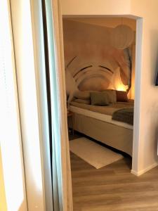 Ένα ή περισσότερα κρεβάτια σε δωμάτιο στο City Center Arctic Elegance Apartment