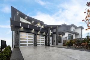 Una representación de una casa moderna con garaje. en Luxury Home, en Victoria