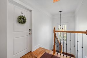a hallway with a white door with a wreath on it at Casita Tropical l Walk to DT l Mins to Beach in Saint Augustine