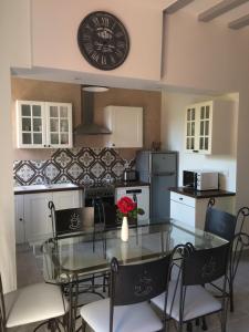 Kuchyň nebo kuchyňský kout v ubytování Gite Les petits balcons + 17 fotografií