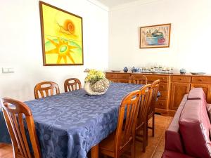 a dining room with a table and chairs at Casa do Cisne in Porto Santo