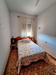 a bedroom with a bed in a room with a window at La Cabaña de la Cigarra in Almodóvar del Río +13 photos